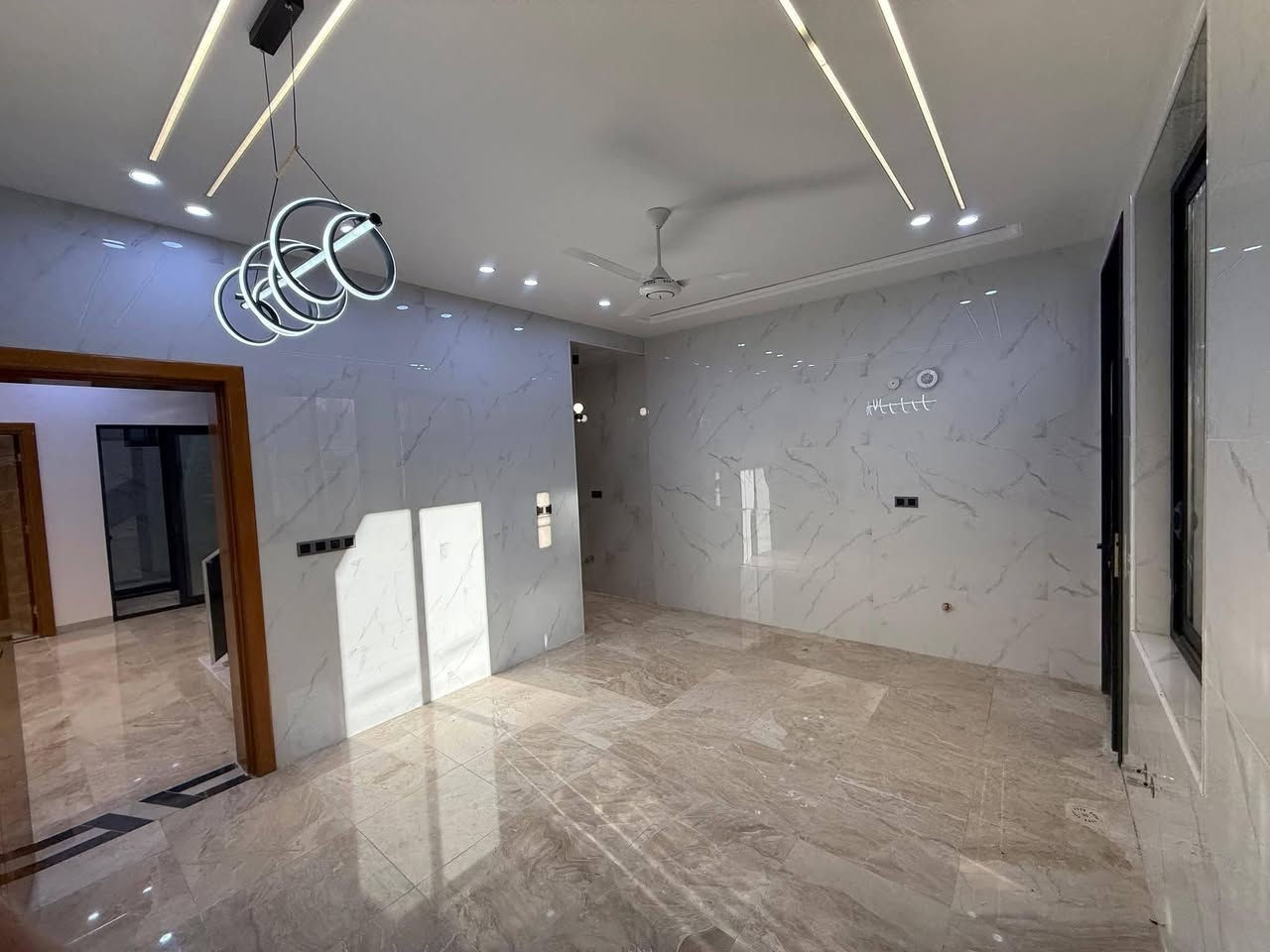 ‏‎‏دار للبيع او المراوس في النجف الاشرف
حي السلام
مساحه الدار  ٢٠٠ م 
شارع ٢٠
قرب مدينة الالعاب

‏‎  للاستفسار مراجعة مكتب العطاء للوساطه العقاريه في حي الجامعه شارع ابو حكمت مجاور باقر مول 
او الاتصال 
‏‎*********** (يتوفر واتساب)
