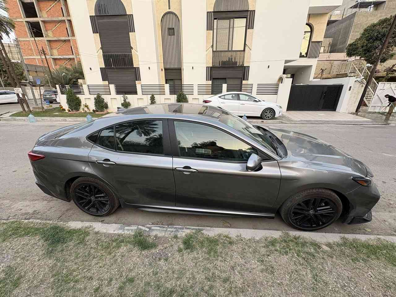 السلام عليكم للبيع 2025كامري se
2025كامري se+  فتحة 
حادث السيارة 
بنيد + جاملغ وخشم الشاصي 
لايتات وكت راديتر اصلي 
مواصفات كامله 
4000 ميل
ويل كبير 19
 فتحة
جلد لونين 
مرقم بغداد رقم حلو 
السعر 23500$
الموقع بغداد/الغزالية
التواصل :

📞 رقم الهاتف:
+964 7760262244


**إذا كنت صاحب هذا الإعلان وتريد حذفه لأي سبب، رجاءا أرسل رسالة إلى الدعم الفني**