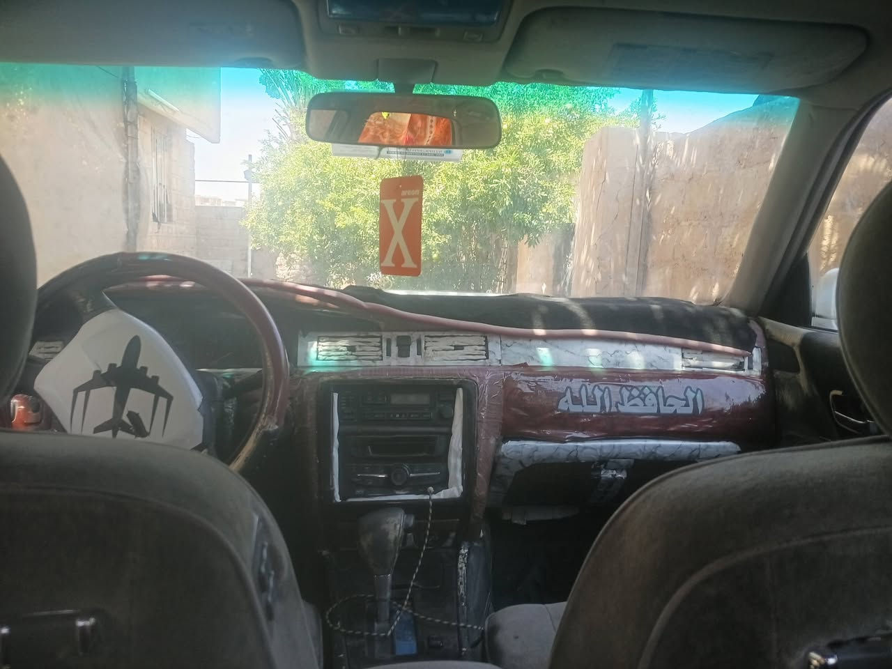 السلام عليكم للبيع سياره راس الثور موديل 2000 صدر دواخل حلوه مسجل سماعات جاهزه تخم بلكات جديد نوزلات حاويه تايرات نص عمر كشر حلو ابيض صدفي كهربائيات كله شرط جاهزه وشغاله ويل كب كيجات كله شرط ادوات سعرها ٢٠ورقه قفل بدون عمله مكاني قضاء حديثه هذا رقم ***********
