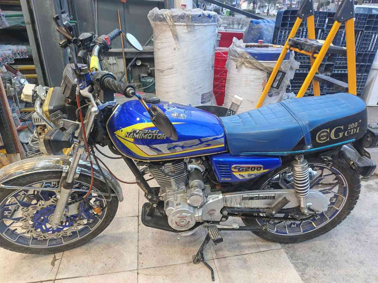 السلام عليكم من رخصة الادمن دراجه للبيع ایرانی نامة بروالدراجه دبل فج الكلج عنبار كهربائيات كلها شغال بس العداد واكف سعرها 800 وبيها مجال الشراي يتصل فقط *********** العنوان بغداد منصور دور السود
