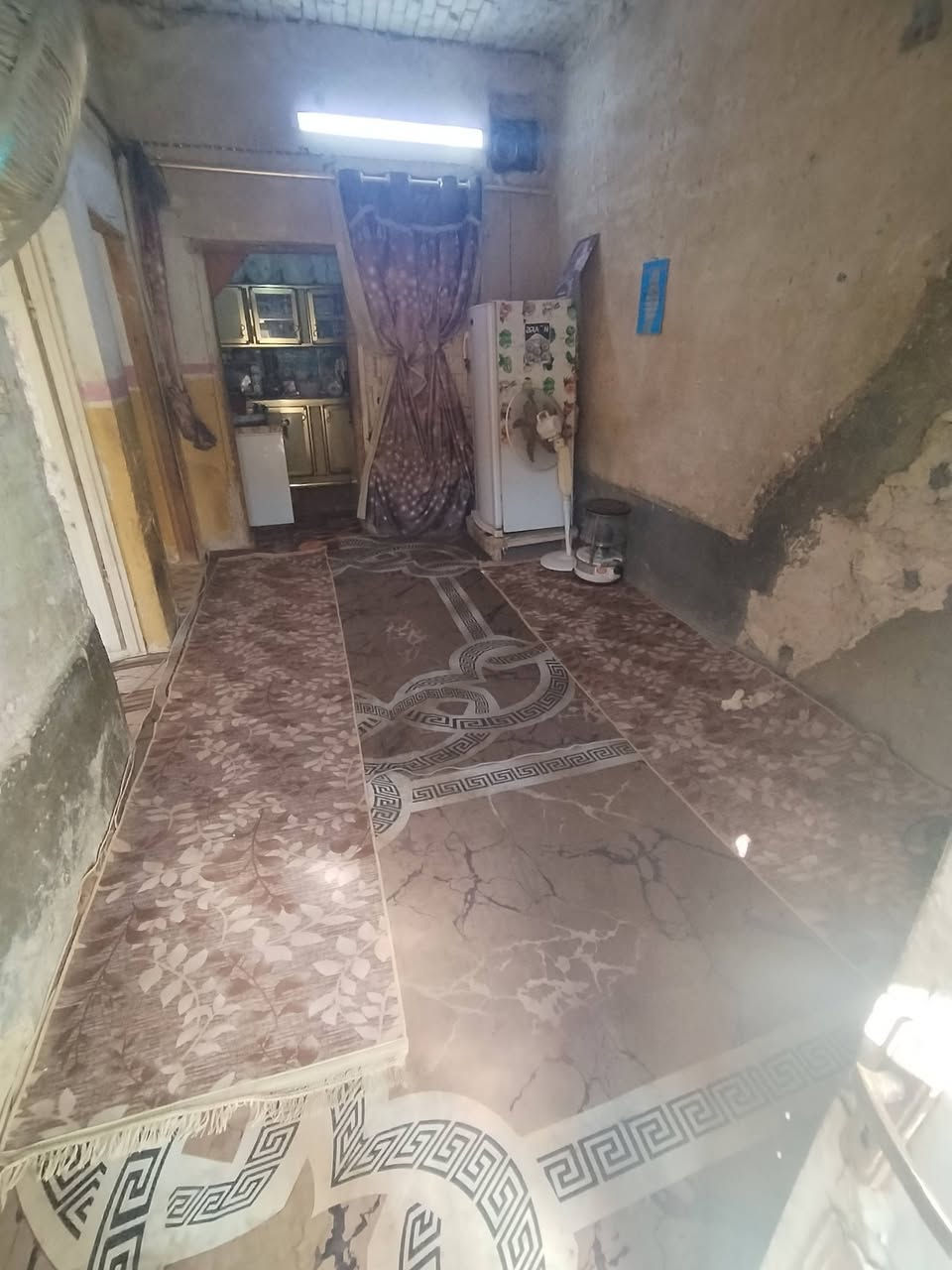 السلام عليكم بيت للبيع المساحه 100مربع في حي رمضان البيت كل تفاصيله موجوده بلصور
السقف عكاده 
البناء حجر +بلوك البيت عوزه ترتيب 
كافت الخدمات متوفره بيه وحالين جاي يشتغلون مقرنص الشوارع  البيت طابو زراعي مرقم من البلديه  وقابل للتطويب الستفسار التصال على الرقم ***********
