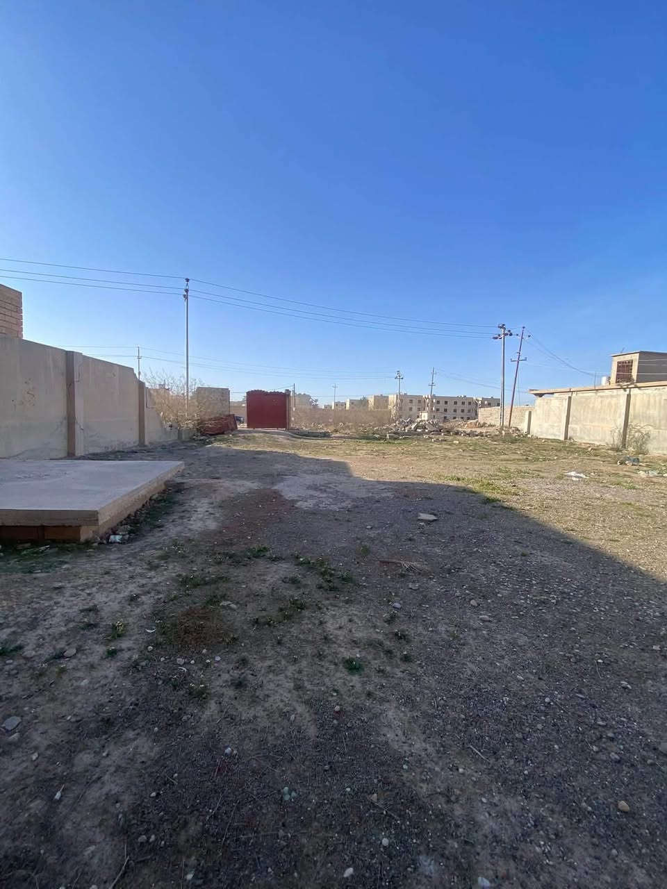 للبيع هيكل مساحة 650 متر طابو صرف حي الاسمدة مباشر على شارع 30 الدار 6 غرف نوم استقبال صالة داخلية مطبخ حار بارد صحيات دخلية ارضي طابق ثاني صحيات خارجية للاستفسار مراسلة الصفحة او الاتصال على الارقام التالية 
***********
***********
