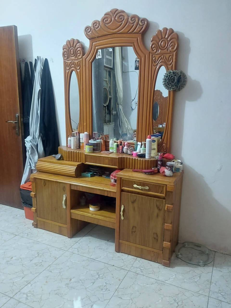 السلام عليكم توجد أغراض بيت ،للبيع ،بيع مستعجل الاتصال بالرقم بخصوص الأسعار.***********
