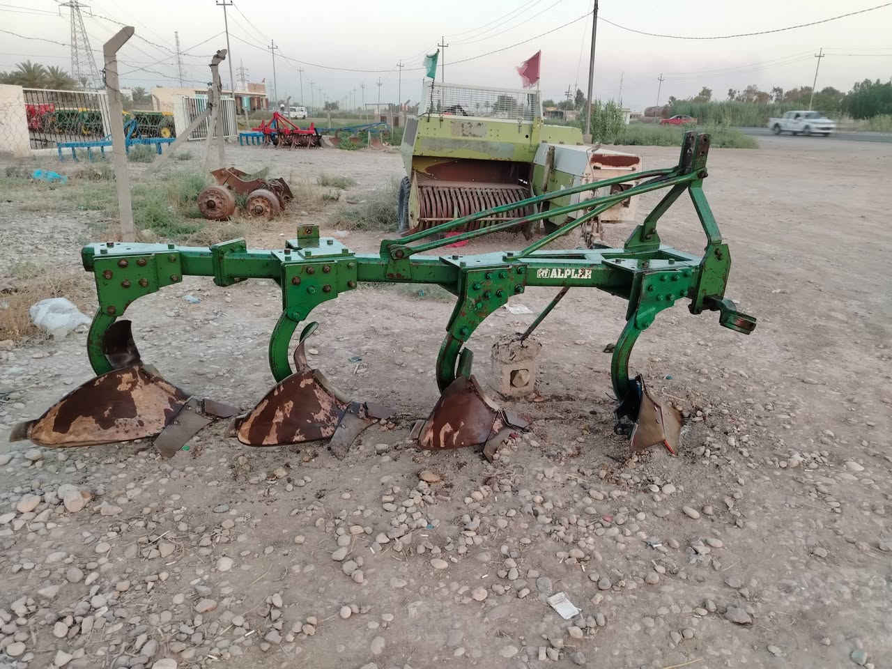معرض الشمري للبيع فدان البلير حجم 16في العزيزية(***********(***********
