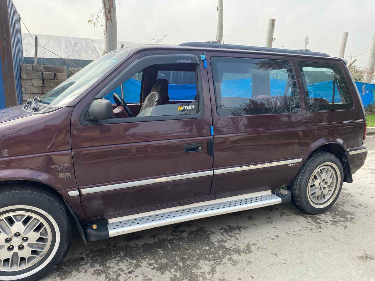 السلام عليكم كلايزر للبيع موديل 93 رقم نينوى مسطره بسمي شاصي قصير المرغوب قطعتين صبغ بس مكينه وكير باجيرو ابلادي حجم 3000 السعر 51ورقه  وبيها مجال شرط التحويل هاتف ***********
