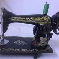 مكينة خياطة • شغالة • نظيفة