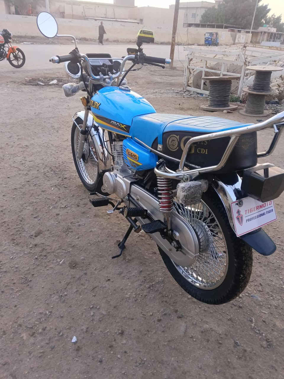 سلام عليكم تايكر موديل 24مكفوله كفالة عامه اوراق السعر 625وبيه مجال الشراي مكان الديوانية قضاء سومر ***********
