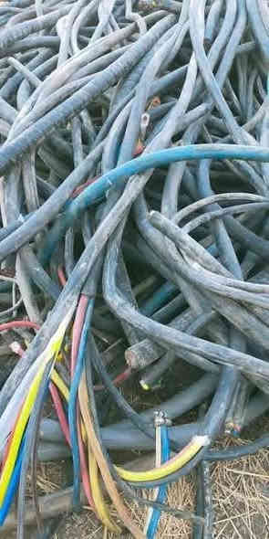 اشتري جميع انواع المحركات العاطلة يعني كوم حديد شعندك اتصل ***********
