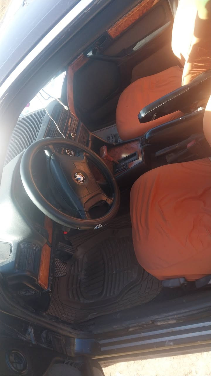 سلام عليكم بي ام 735 رقم انبار باسمي محرك كير خير من الله تخم تاير فتحه جام كهرباء سياره جاهزه سعر ٤٠ ورقه قفل ***********
