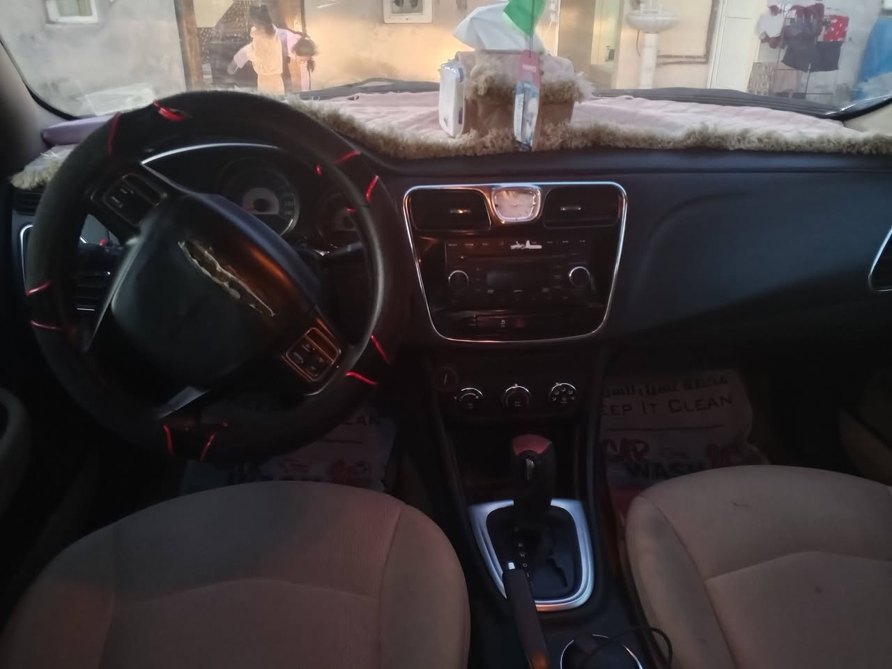 للبيع فقط سياره سي 200 امريكي 
موديل 12 باسمي رقم مسطره 
وهزه جديده 
كابون بنزين موجودة 
تريد وكالة وتحويل 
سعر 70 بي مجال الطيبين 
رقم الهاتف ***********
وبيها واتساب
