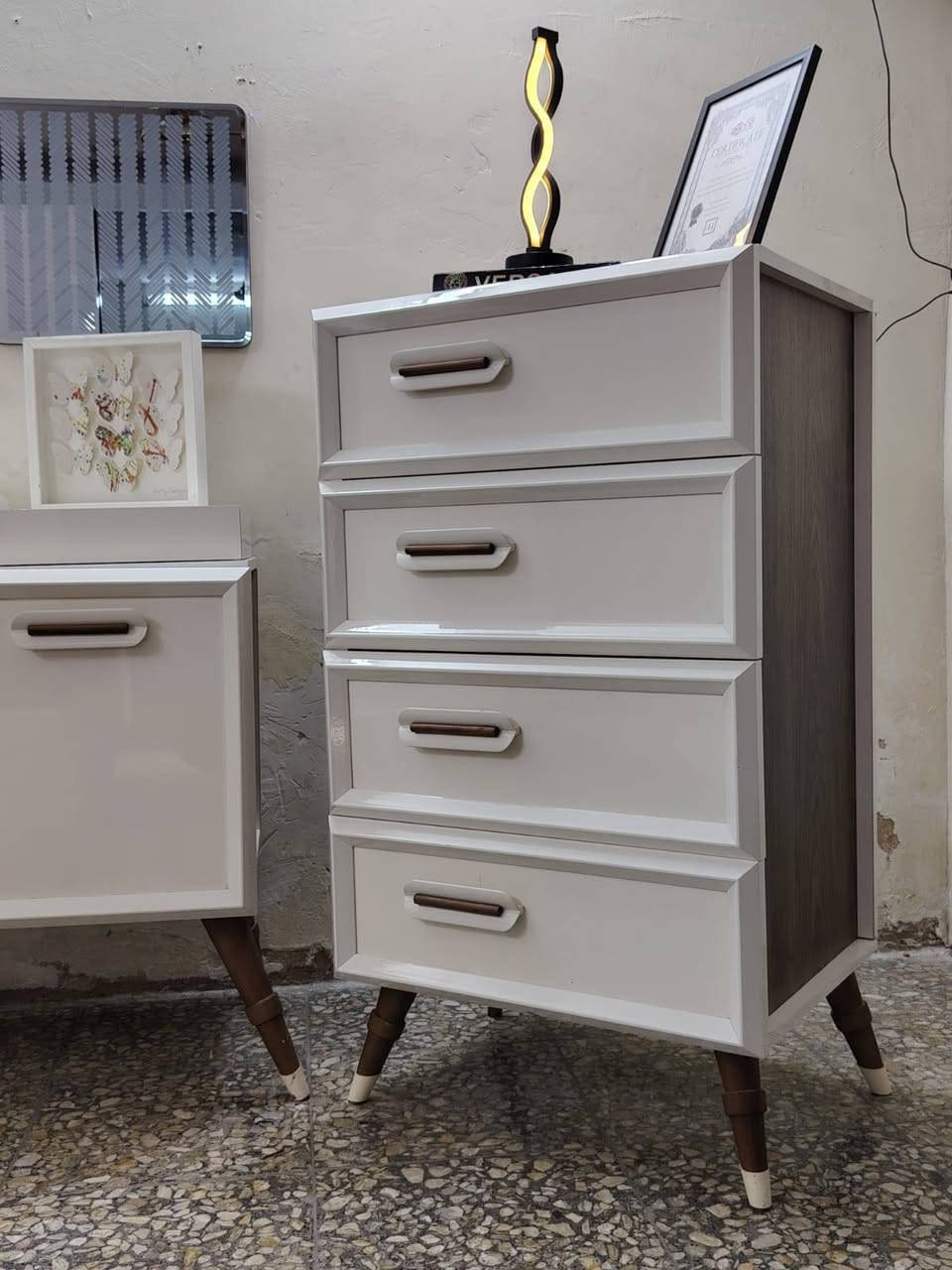 #غرفة_تركيه_للبيع_نضافه 💯 🛏️🪞👇
من ايدول IDOL ماركة أصلية 7 قطع
تكمه ثكيله قويه الضهر بلوك السرير مخزن
الصبغ الحراري ضد الرطوبه والخدوش
ابيعها بسعر مناسب سبب الأنتقال
***********
