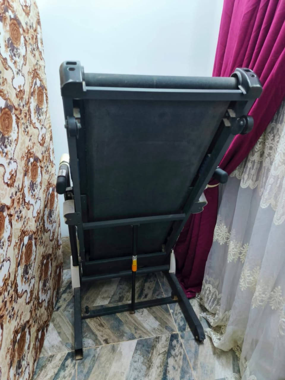 السلام عليكم ،جهاز رياضة للبيع الجهاز نظيف جدا من يود الشراء ،سعر الجهاز 200 ألف او بي مجال قليل ،الاتصال 
***********
