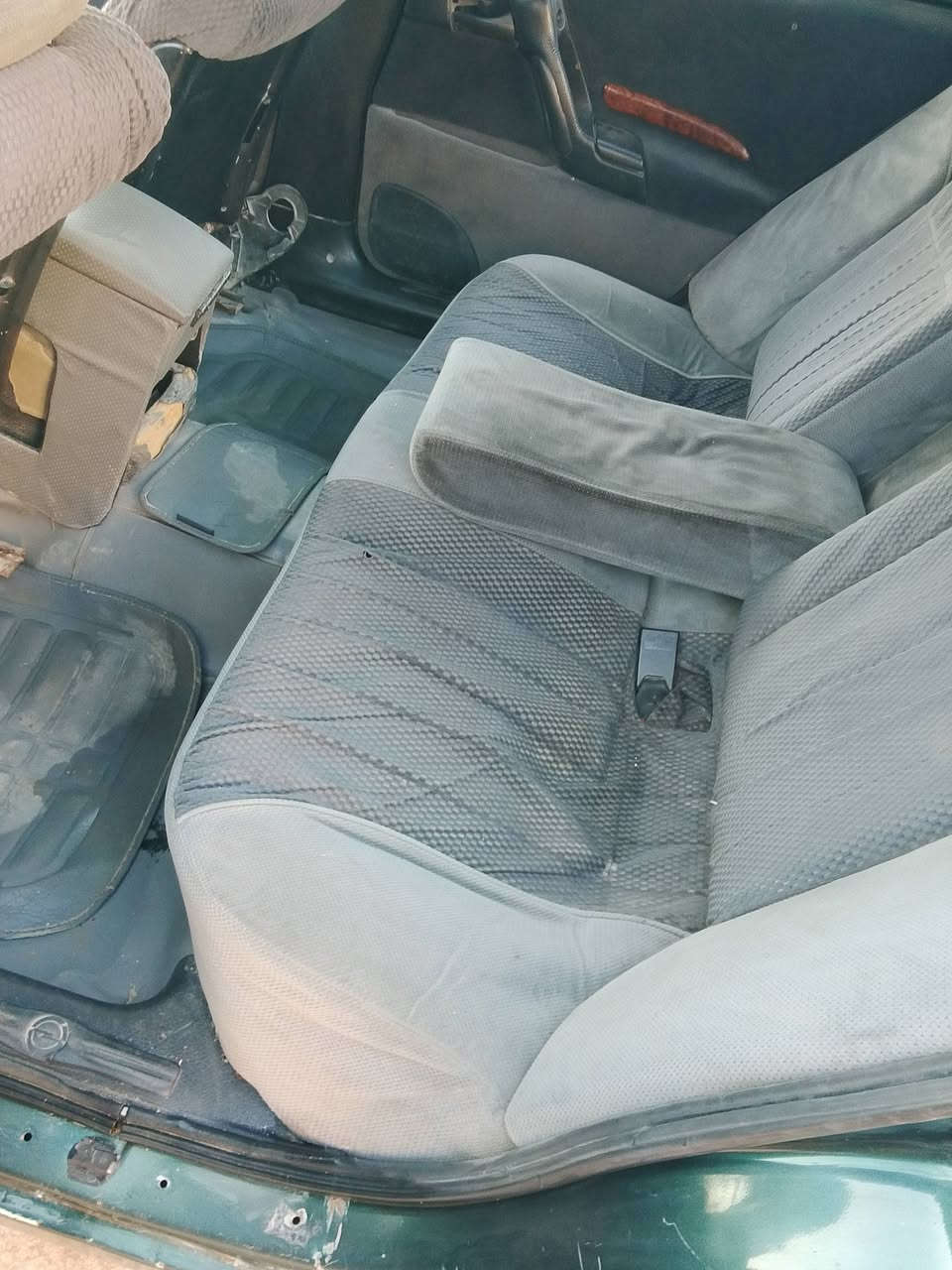 سياره اوبل بزونه موديل 94 مكان ديوانيه قضاء عفك السعر 28 ورقه وبيها مجال تحويل او وكه الاستفسار اتصال على الرقم ***********
