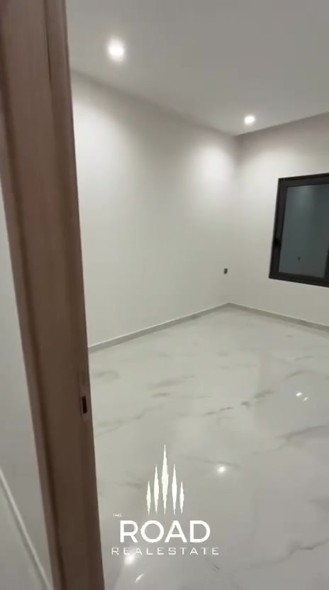 🏢 شقة فاخرة للإيجار في مجمع الهدير (برج F)
​شقة زيرو جديدة جاهزة للسكن فوراً!
​الموقع: مجمع الهدير - برج F - الطابق 4.
​المساحة: 197 متر.
​التفاصيل: 3 غرف نوم + 3 حمامات.
​الإطلالة: إطلالة مميزة على الفيريد.
​💰 تفاصيل الإيجار:
​السعر: 1,100 دولار شهرياً (بيها مجال بسيط).
​طريقة الدفع: 3 أشهر مقدم، وبعدها الدفع (شهر بشهره).
​📞 للتواصل والاستفسار (واتساب فقط):
***********
