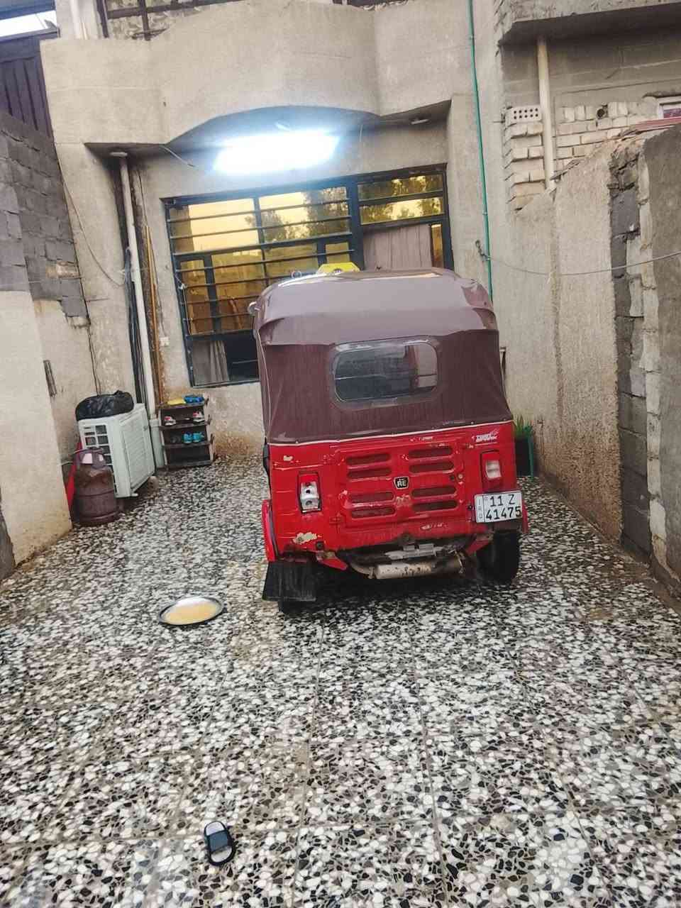 السلام عليكم بيت للبيع شارع 15 مقابيل تربيه طابق الاول استقبال وصاله وغرفه نوم وصحيات خارجيه وداخليه وطابق ثاني غرفه لبيت واجهيه 4 ونص ونزال ٢٥ سعر 95 وبي مجال رقم ***********
