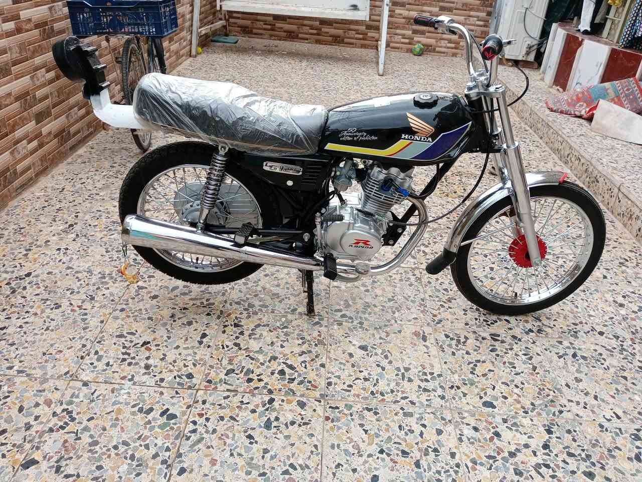 سلام عليكم شباب دراجه للبيع صارلها شهر من معمره كفاله عامه السعر خاص


**إذا كنت صاحب هذا الإعلان وتريد حذفه لأي سبب، رجاءا أرسل رسالة إلى الدعم الفني**