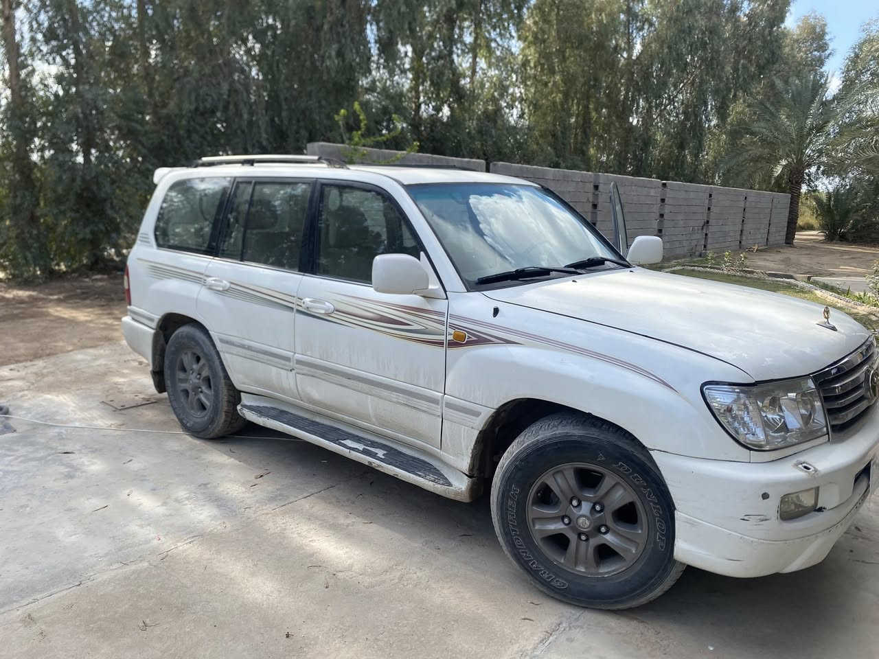 سلام عليكم لاندكروز  GXR محرك 6 سلندر 4500 بدون بخار  موديل 2007 بلادية بدون قطرة صبغ  ولا بارد السيارة ممشاهة 300 الف كيلو حقيقي  فور ويل اوتو فتحة سيارة ورقم بغداد صدرهة كلة جديد امامي وخلفي مكانهة بغداد الكرخ 
السعر 190 ورقة وبيهة مجال قليل 
تواصل خاص او واتسابً
***********.     واتساب
