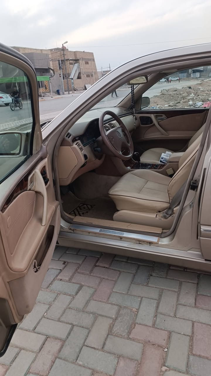 السلام عليكم ورحمة الله وبركاتة مرسيدس E320 رقم نجف دولي السيارة موديل 2001 تعمير كامل جديد اتصل للاسفسار على رقم الموبايل غير متواجد على الصفحة***********
