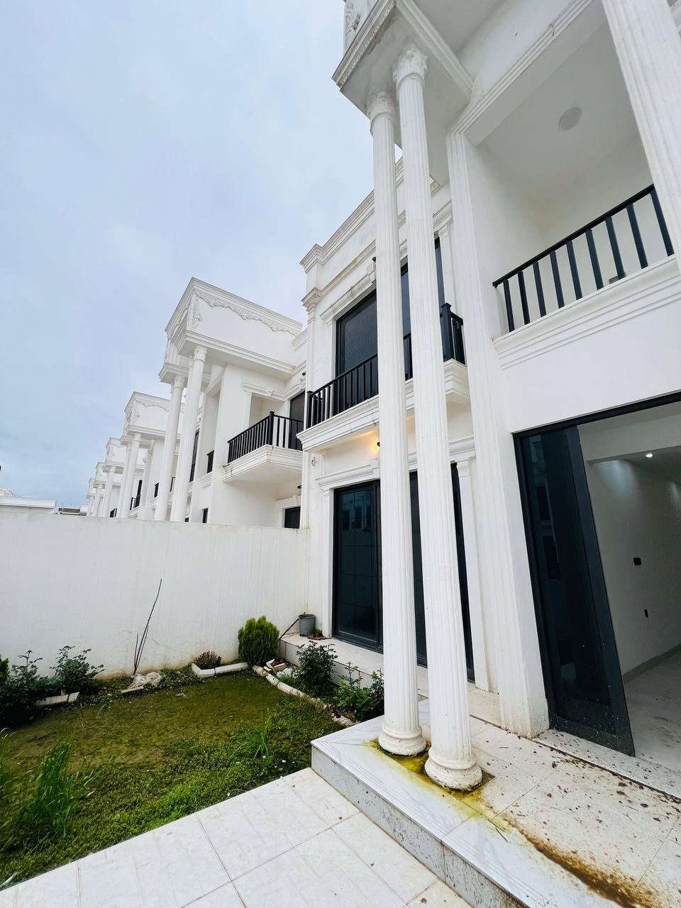 للإيجار في مجمع زانار ستي
على شارع ١٥٠ م

٢٠٠م

٤ غرف نوم 

للمزيد من المعلومات 

***********-واتساب
