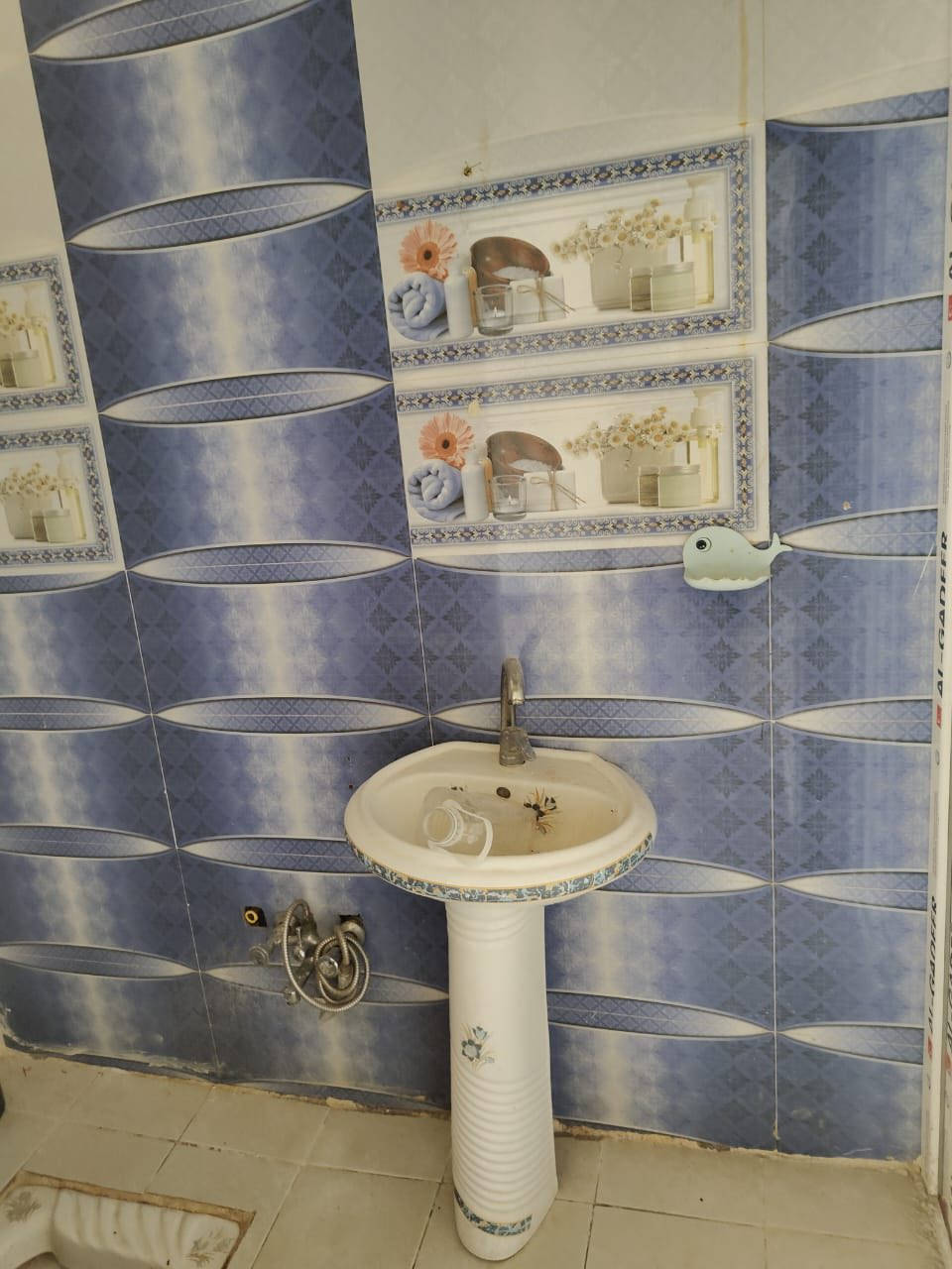 بيت للبيع السعر 18 وبي مجال سند 25 باسمي تحويل ثاني يوم الموقع البكرلي شارع خط النفط المساحه 100 متر مبني فقط 50  البيت جاهز كهرباء وماء يبعد عن الشارع العام التبليط 100 متر ويا كل هذا البلوك الي بالشارع السعر كلش مناسب ***********
