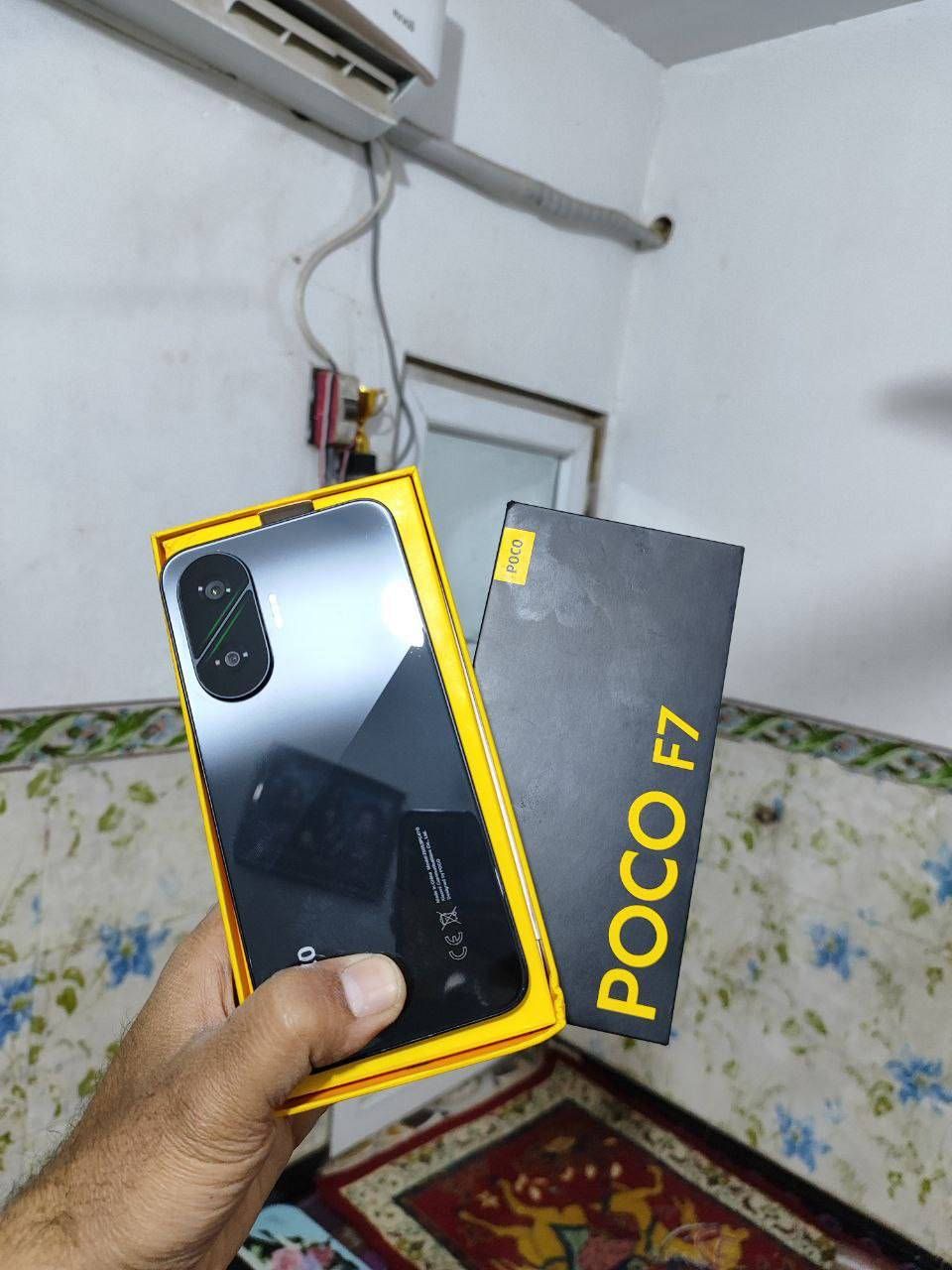 بوكو F7 اف 7  ذاكرى أكبر شي 512 عشوائيه 32. جهاز عملاق استخدام شهر فقط كامل ملحقاته بشاحن 90 واط اخذته 573 استخدام شهر نهايته 475.


**إذا كنت صاحب هذا الإعلان وتريد حذفه لأي سبب، رجاءا أرسل رسالة إلى الدعم الفني**