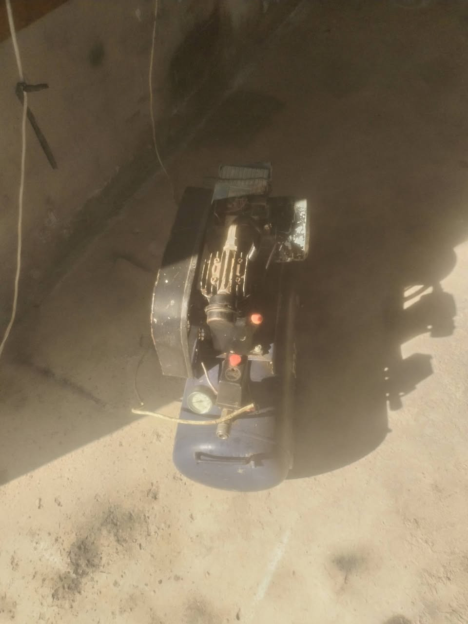 كوبريسر هوا شغال بدون عيب السعر 100 تواصل ***********
