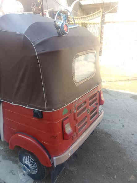 سلام عليكم تكتك١٨ رقم وسنويه تحويل ثاني يوم  بلاديه بدون صبغ محرك واكسل خير من الله تراي زيرو السعر ٤٦٠٠ بيهه مجال مكاني بغداد هاتف ***********
