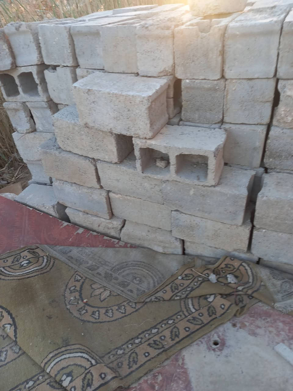 السلام عليكم بلوكات للبيع بوك قديم ١٠٠بلوكة ٢٥ تطلع البلوكه بربع بلوك قوي ونضيف تضرب بوكه بلوزه ما تنكسر اليريدهن يتصل على هذا الرقم ***********
