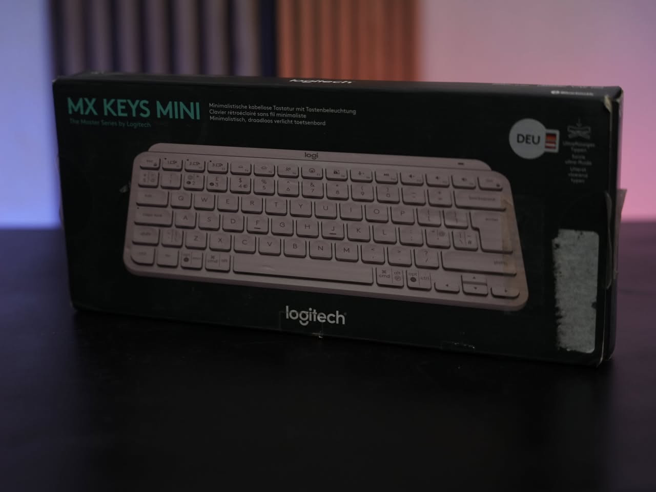 للبيع كيبورد Logitech MX Keys Mini الأصلي، الكيبورد الأفضل عالمياً للمبرمجين والمصممين والعمل المكتبي الاحترافي، وذلك بسبب تجربة الكتابة الفريدة والمريحة التي يقدمها.

الأداء التقني: الكيبورد يعمل بكفاءة 100% من الناحية التقنية، والبطارية في حالة ممتازة، وجميع الحساسات والإضاءة الخلفية تعمل بشكل طبيعي.

الملاحظة: الكيبورد ينقصه 3 أزرار بلاستيكية (كما هو ظاهر بالصور)، ولكن الأماكن تحتها تستجيب للضغط وتعمل بدون أي مشكلة تقنية.

فرصة: الكيبورد سعره الأصلي مرتفع، وهذه فرصة لمن يريد الحصول على جودة لوجيتك العالية بسعر مخفض جداً، أو لمن لديه كيبورد مماثل ويريد استخدام قطعه. كالار, السليمانية


**إذا كنت صاحب هذا الإعلان وتريد حذفه لأي سبب، رجاءا أرسل رسالة إلى الدعم الفني**