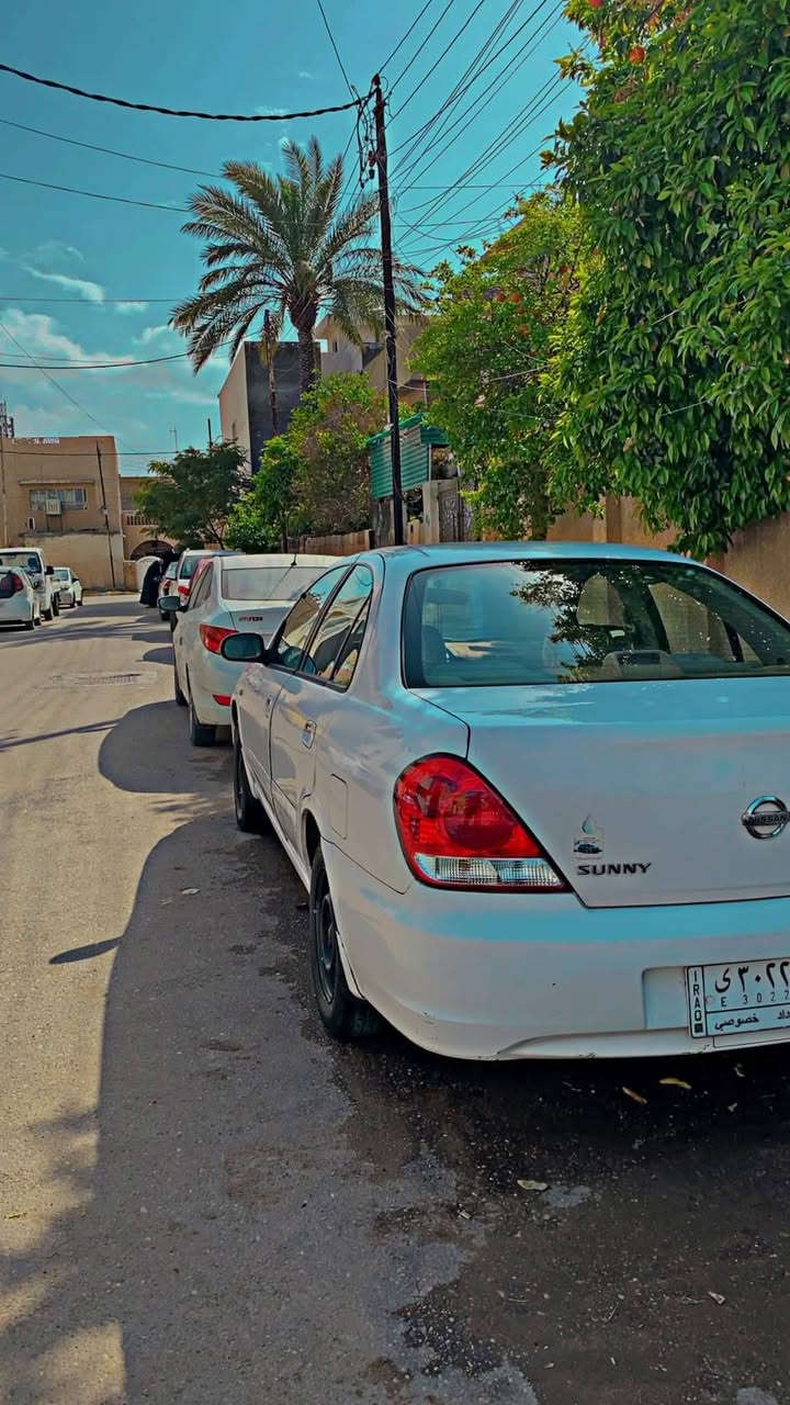 السلام عليكم 
نيسان سني ٢٠١٠ ياباني للبيع مكفولة ماعدا باب السائق والباب الوراه بيهن صبغ محرك قبق اسود مكينة 1800
للاستفسار الاتصال بالرقم ***********
