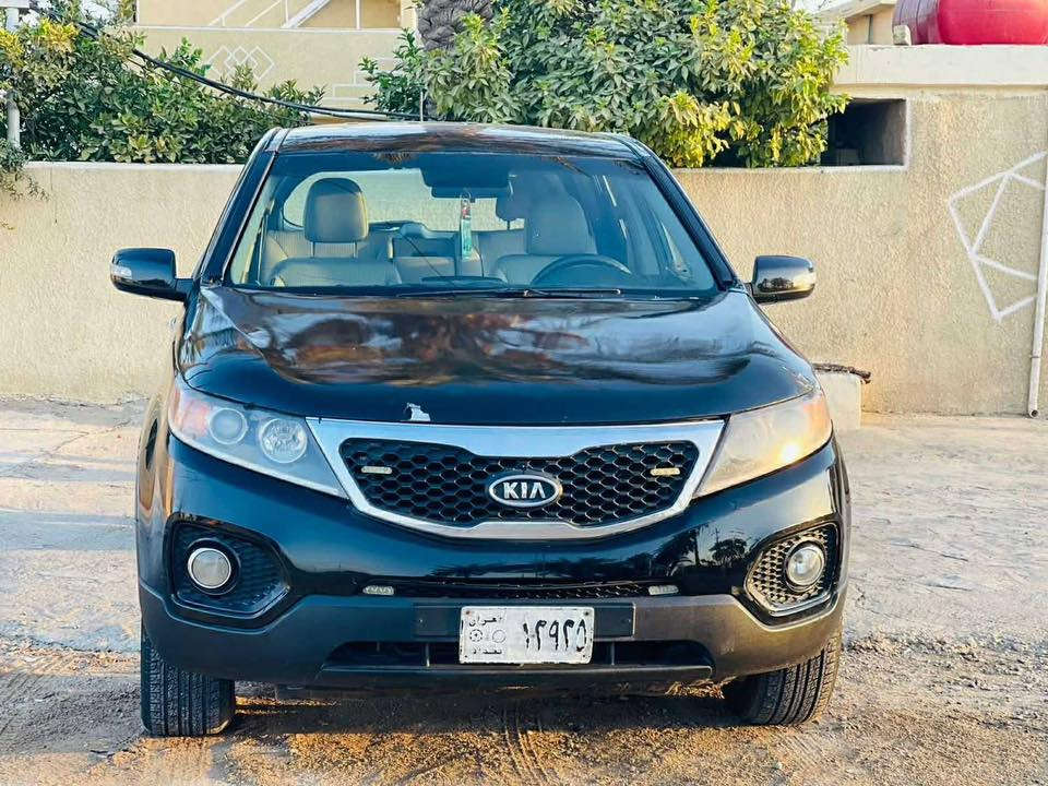 سلام عليكم ورحمة الله وبركاته                                                      

سورنتو أمريكي موديل 2012
ضريبتها فقط جاملك وشويه بل بنيد 
محرك أربعه 
سياره كامله من كلشي 
صدر تبريد 
تفاصيل خاص 
***********
