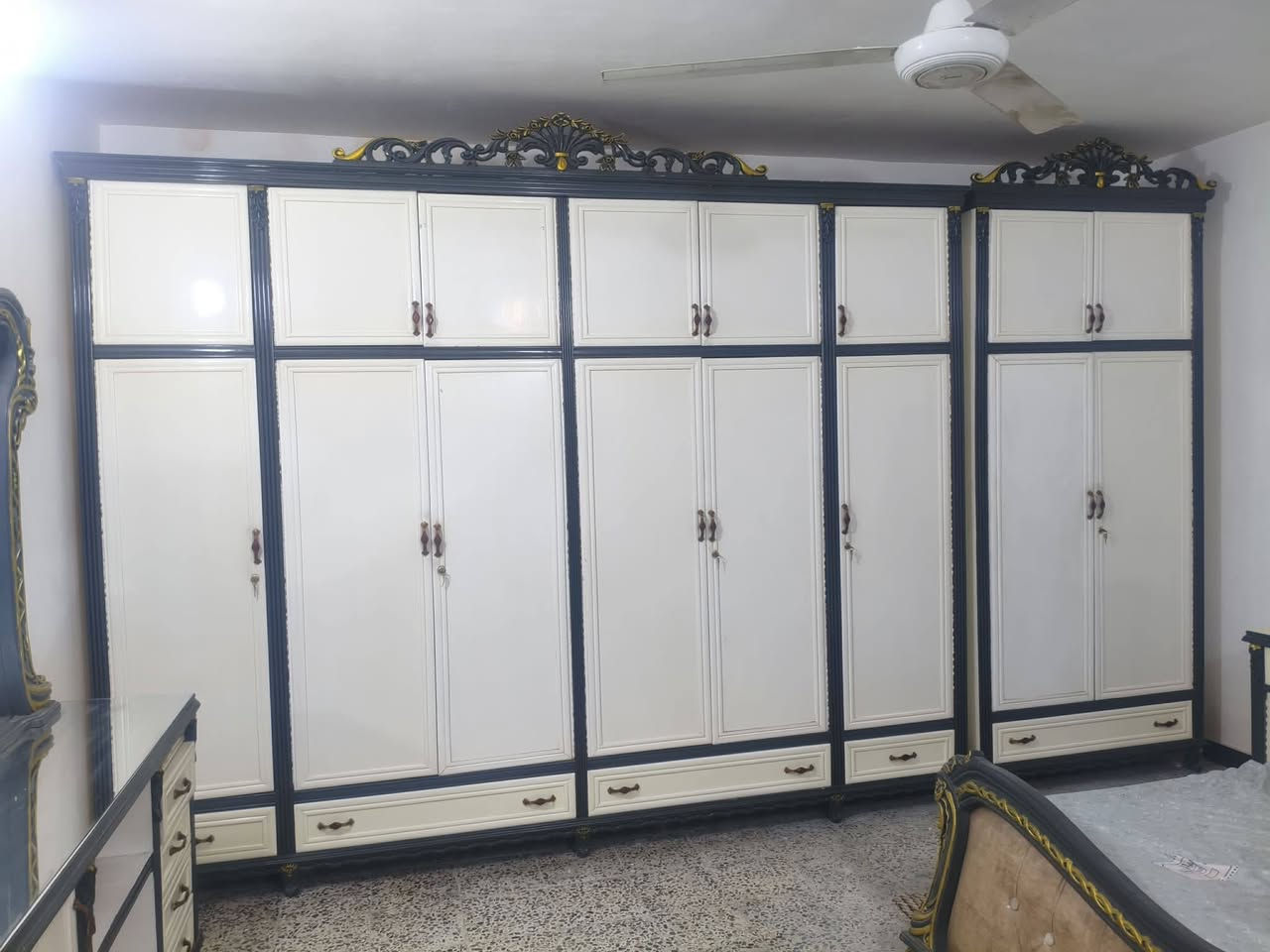 غرفه اخشاب الون ابيض  تسكام 5 ملم صاج خارج والداخل شغل  زان دنك جعب الغزال جربايه زان مصري  شغل ثكيل الغرفه كلش ثكيله وخشب قوي واخت الجديدة ونظيفه كولش اي كسر او ضرر ما بيها 
  نسبة نظافتها 100  /100  وأكثر شخط واحد ما بيها 
زاويا تخليها بصف الكنتور صير 8 ابواب الغرفه ضخمه 
 الغرفه ولا غلطه بيها و بالعافيه على لي ياخذها 
 الظهر جرجوبه براغي  القاعدة بلوك سقف بلوك    
 العنوان بغداد  البياع لاعلام اكو توصيل هم


**إذا كنت صاحب هذا الإعلان وتريد حذفه لأي سبب، رجاءا أرسل رسالة إلى الدعم الفني**