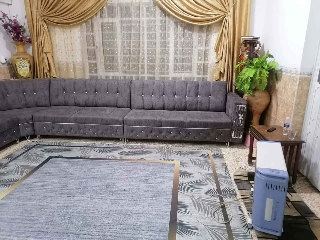 ديوان ٩ متر و٢٠سم خشب عراقي ثقيل دوشمة جديدة شرط القماش والخشب والاسفنج إكسترا السعر ٤٠٠ الف للإستفسار على الرقم *********** و*********** موصل الحدباء
