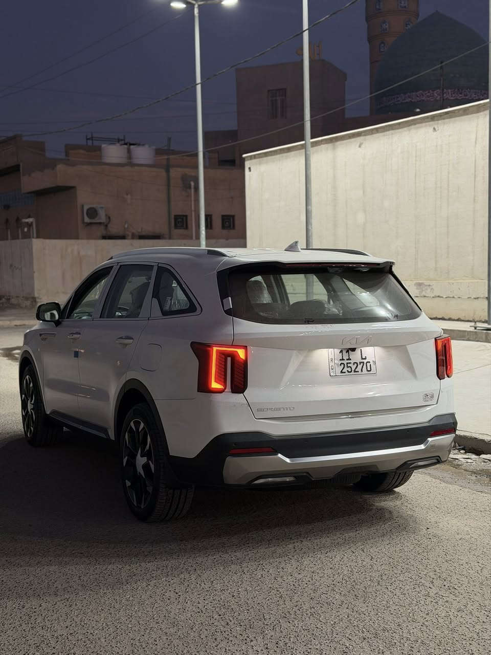 السلام عليكم للبيع فقط
كيا سورنتو موديل 2025 
ماشيه 3 الف ضمان الشركة الدوليه 
 دبل كامره داته شو بصمه كراسي كهرباء 
جنطة كهرباء بردات ابواب تلفون شاحن 
سايد بيرك كهرباء فول بعد بيه هواي مواصفات 
سياره زيروو
السعر 322
العنوان بغداد بلديات 
الهاتف ***********

