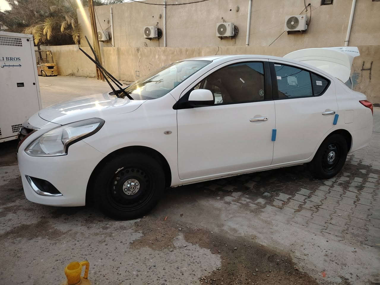 السلام عليكم سياره للبيع نيسان سني هندي ابليته الزركه سياره جديده بي معنه الكلمه احله من الصور العنوان البصره موديل ٢٤ السعر ١٢٢ وبيها مجال رقم الهاتف ***********
