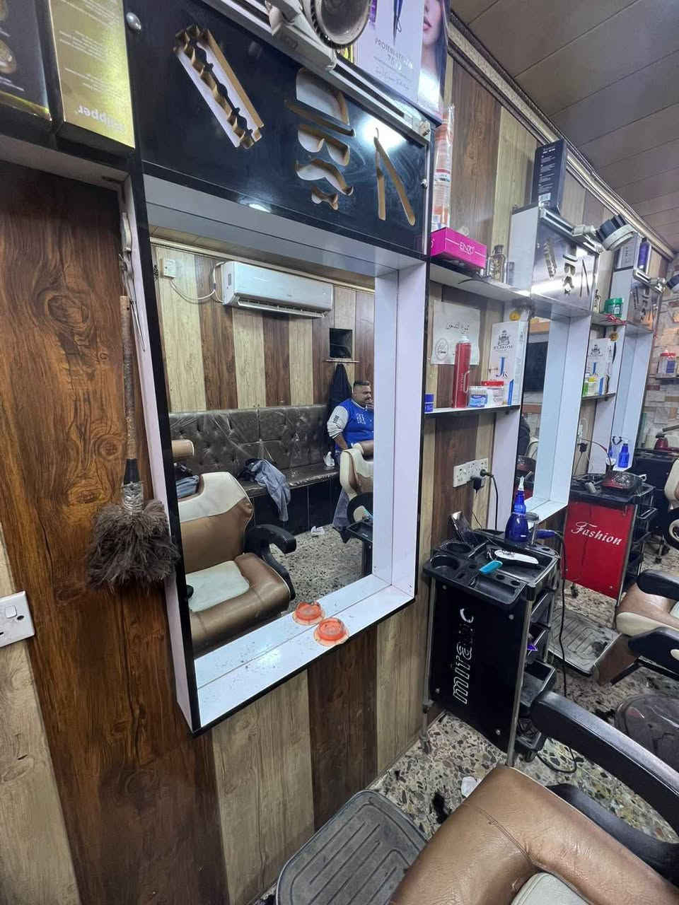 السلام عليكم 
جامات و عرباين حلاقه للبيع فقط
المكان بغداد تقاطع درويش المعالف
غير متوفر على الفيس اتصال فقط
***********
*********** بغداد, العراق
