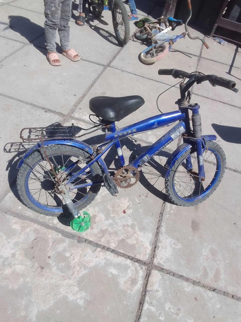 السلام عليكم متاح مجموعة بايسكلات احجام مختلفه كما موظح بالصور بيهن نواقص قليله البعض ينرادلهن تبديل تايرات الي يحب يشتري انطي اكو ثلاثه ماناشر صورهن انطيهن هديه الي يحب يشتري يخلي سعر واني بالخدمه ابيعهن شلعه وحده ما ابيع مفرد العنوان مدينة الصدر حي الاورفلي هاتف ***********
