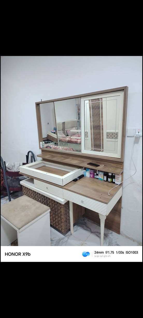 غرفه تركيه خشب hdf اضرارها بسيطه سعرها 450 الف بيها مجال المكان كربلاء حي العسكري الطاقه للاستفسار الاتصال على الرقم *********** كربلاء, العراق
