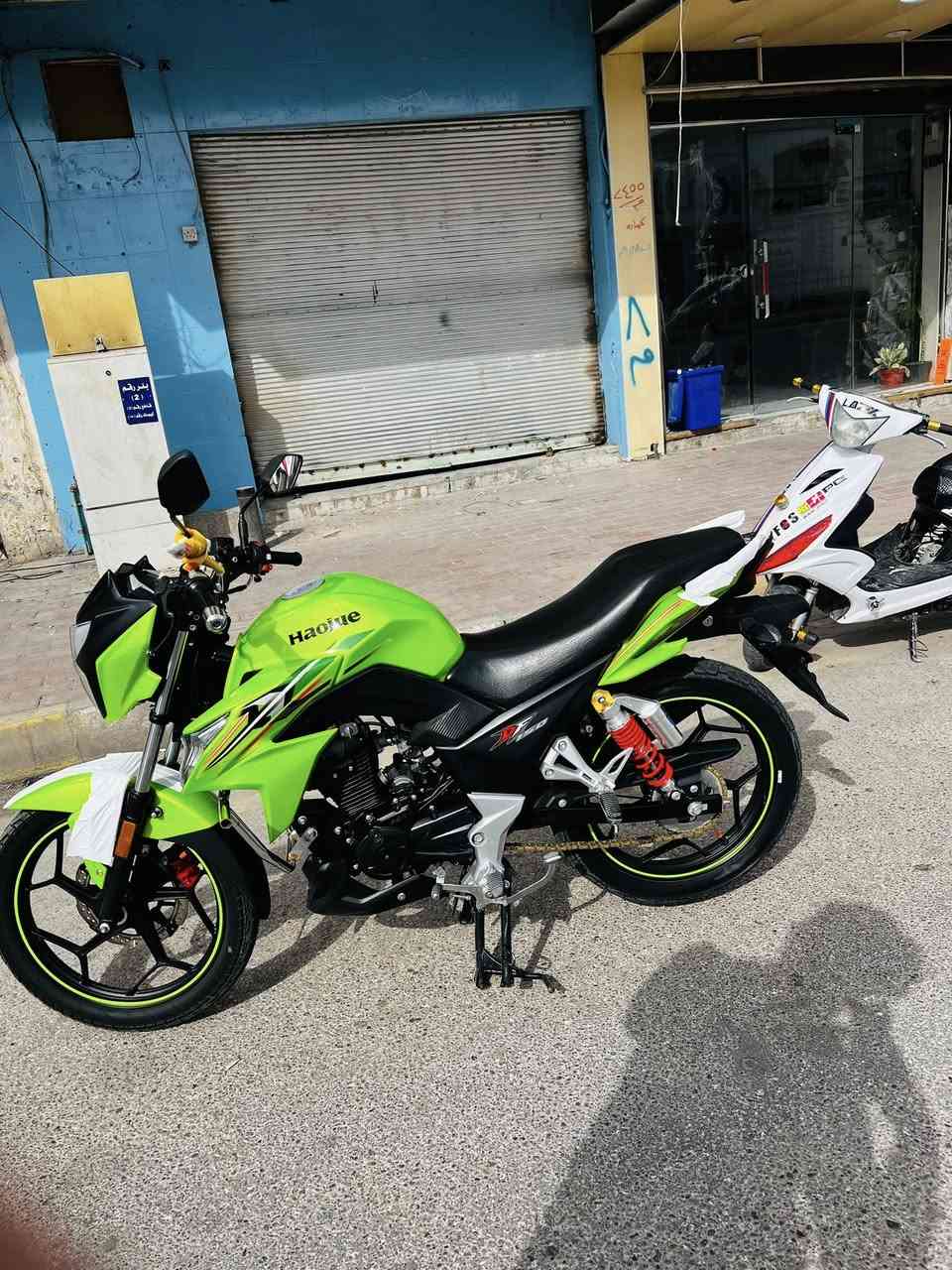 السلام عليكم ورحمة الله وبركاته
دراجه هاوجي df النضافه شوفت عينك مسجل كامل تحويل ثاني يوم لوحات اجنبي موديل 2023 نضافه احله من الصور تاخذه وين ميعجبك افحص الدراجة جديدة التواصل السعر خاص او الاتصال 
عل*********** الخط او واتساب
