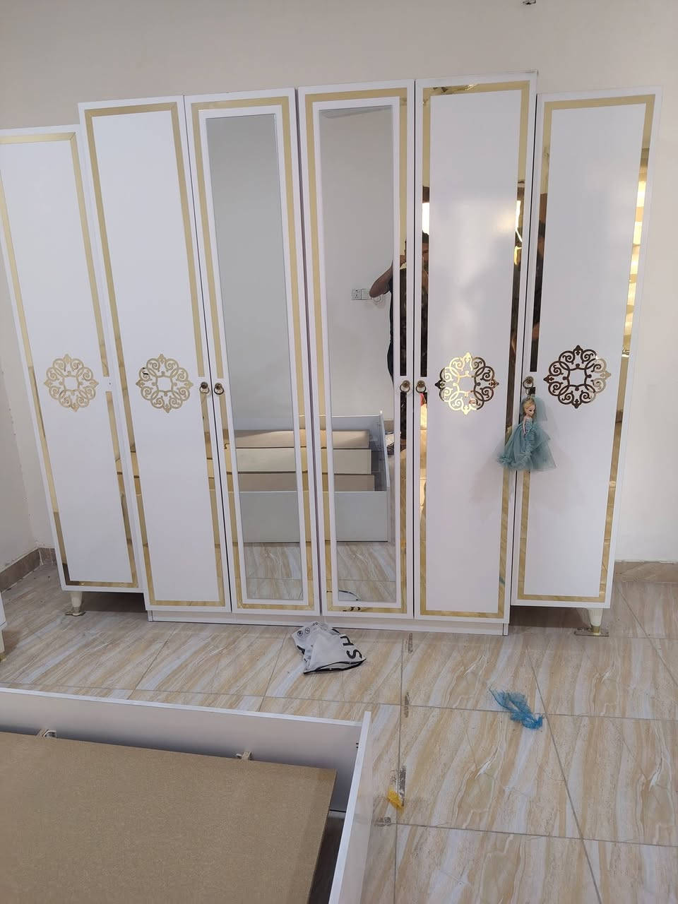 سلام عليكم شباب غرفه اخشاب تركيه البيع 900وبيهه مجال ***********
