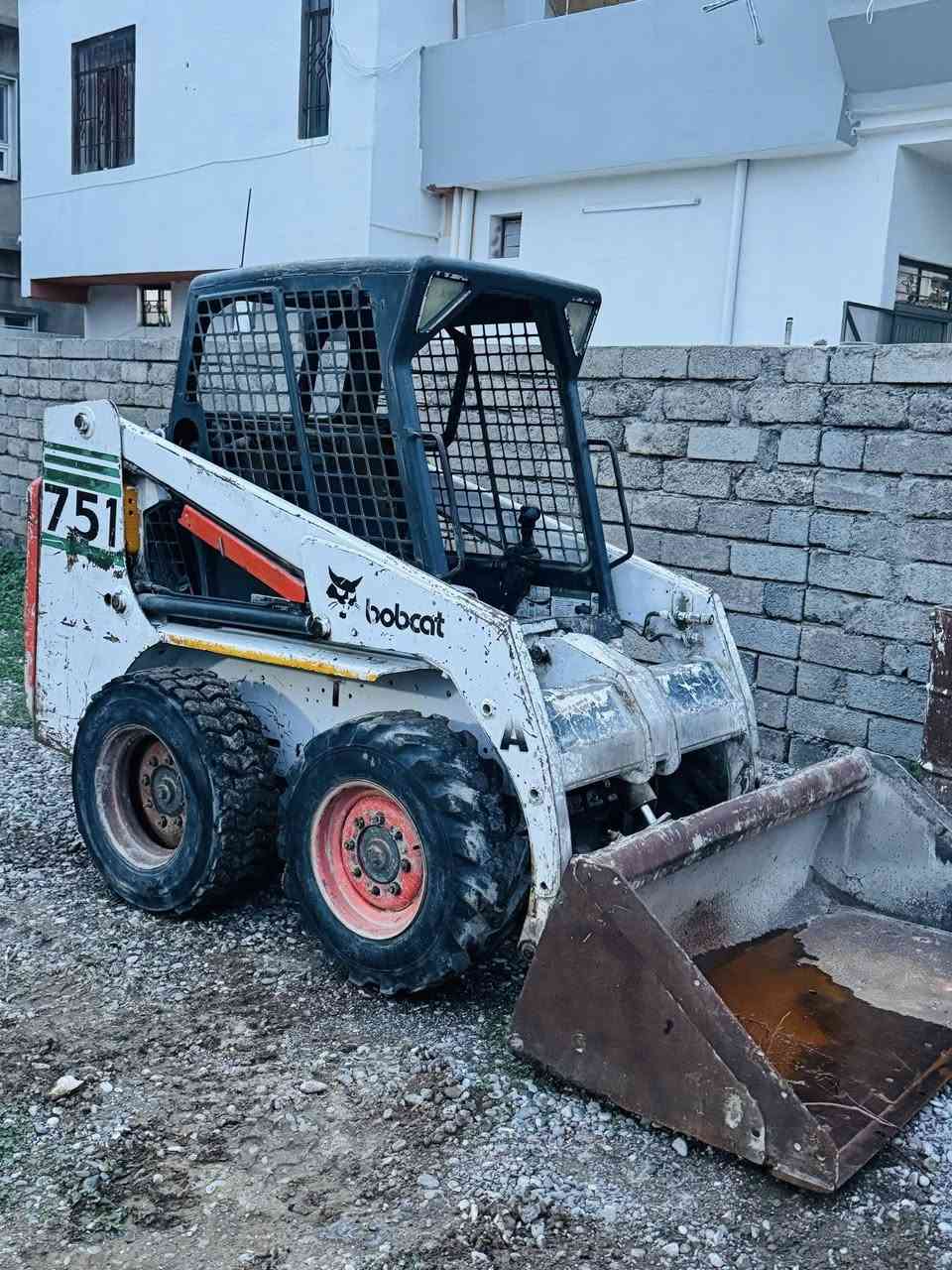 بوبكات للبيع موديل2000 منفيست  مشتغل 7000ساعه مكينه نضيف ما مفتوح سعر مناسب مكانه  موصل 
***********
***********
