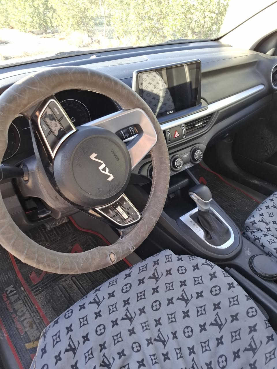 سيراتو ٢٤ مواصفات عادية محرك ٢٠٠٠ كفاله عامة بيه شخط بسيط بالباب والدعامية الخلفيه موضح بالصور ماشية ٥٥٠٠٠ مكاني المدائن السيارة بأسمي رقم بغداد *********** السعر 177 ورقه وبيها مجال بسيط حق الضيافة.
