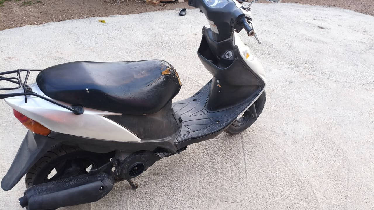 سلام عليكم دراجه للبيع ادرس دراجه شوفت عينك وحله من الصوره محرك بلادي مامفتوح ولا مجفت ولا تنقيص ولا تبخير دراجه خير من الله بشرط شلعه معدل بشرط اطارح ويا لماكس 140 سعر الدراجه 450 وبيه مجال بصيط وراق كامله مكان تاجي طارميه *********** ***********
