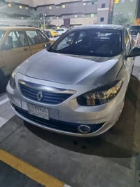 عندي رينو فلونس للبيع موديل ٢٠١٢ مشروع وطني ... واتساب 07708877699