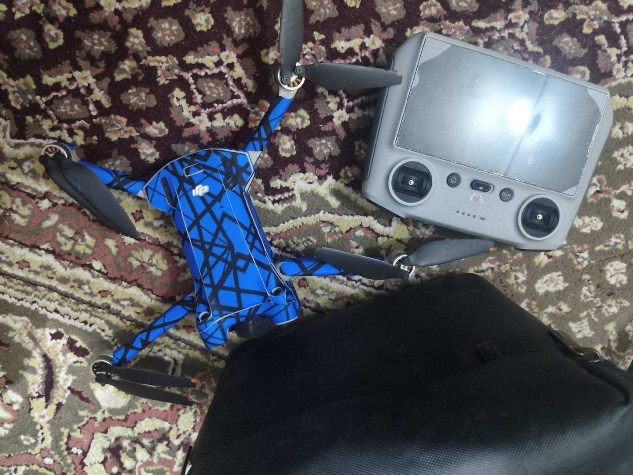 درون Dji مني 3 برو 

نضافه ٨٠ بالميه مكاني نجف


**إذا كنت صاحب هذا الإعلان وتريد حذفه لأي سبب، رجاءا أرسل رسالة إلى الدعم الفني**