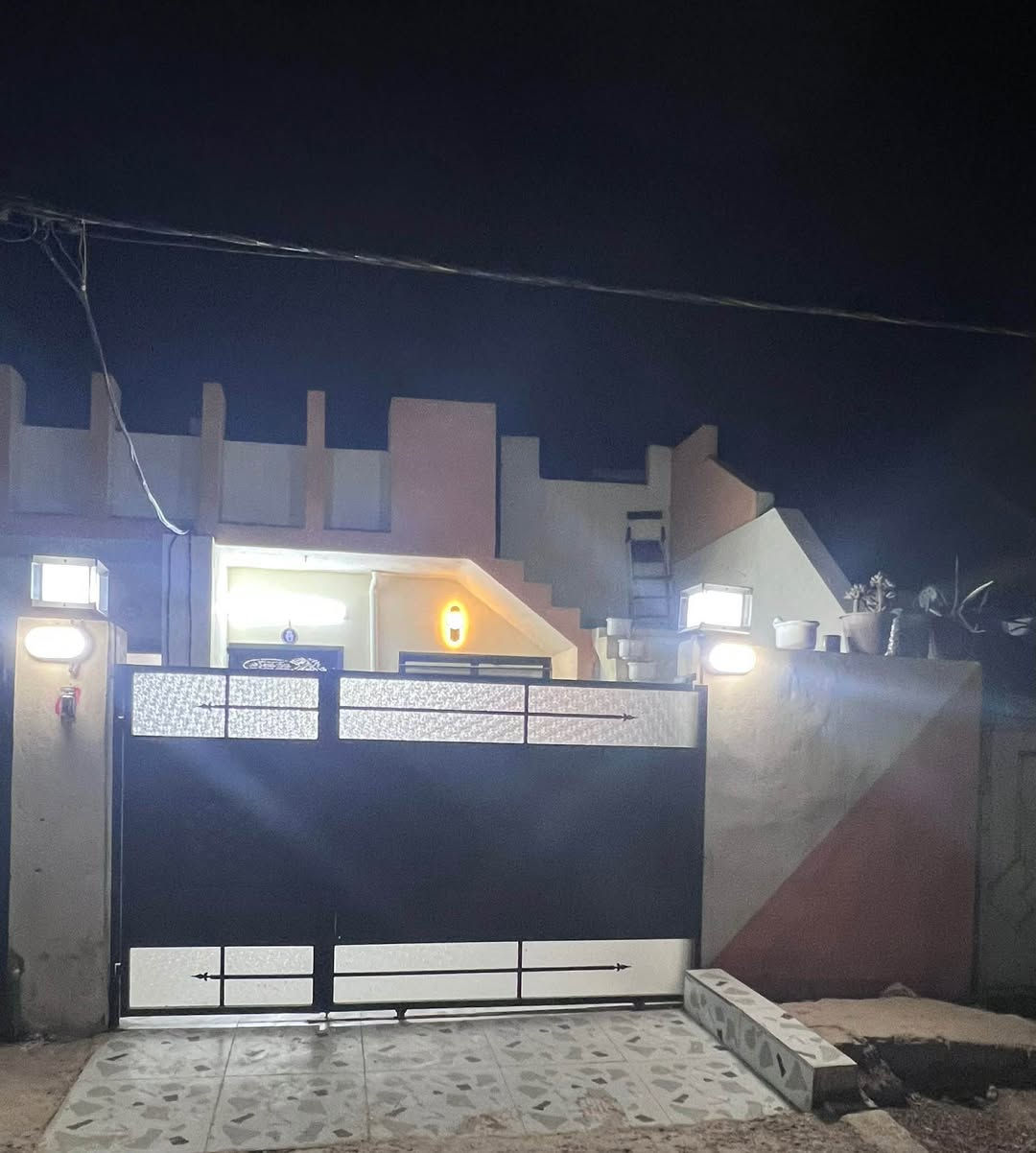 بيت 100زراعي طول 20م في عرض 5 م الموقع كوباني قرب جامع الواحد الاحد بداية كوباني من اتجاه جسرر المحافظة بيت كامل بدون اي نقص للاستفسار الاتصال *********** كركوك, العراق
