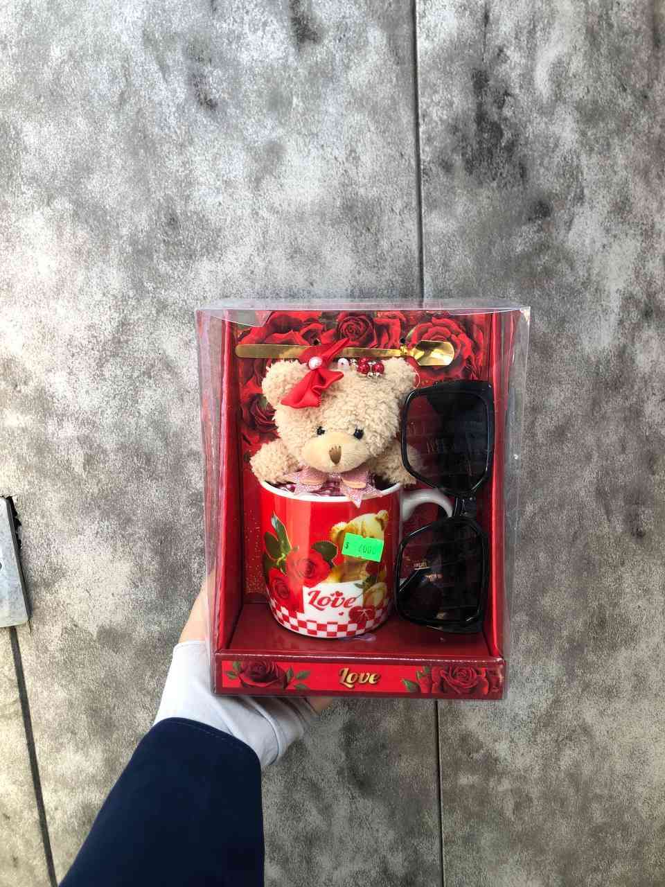 كوزمتك و مكتبة ايليا
بكج الاول يحتوي على كوب + دب + ورده + اضاء مخفيه
بكج الثاني كوب + دب + ورده 
سعر 6 الف  
طلب *********** 
توصيل مجاني داخل المنطقه
