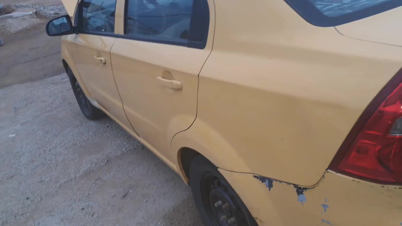 اسلام عليكم من رخصت مدير الكروب سياره افيو موديل 8 كوري مكينه مسكر ضربه الجاملخ الخلفي سياره بسمي رقمها قادسيه مصفره هيه وغرامات
مداور ثاني يوم مكان السياره الديوانيه 

سعر 45وبيها مجال حك الجيه ***********
