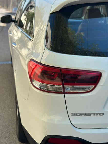 سورينتو 2015فول مواصفات رقم بغداد
بانورما 
محرك وكيل كفالة عامه
الكير مبدل هايدروليك جديد
صدر جديد نضيف جدا
باتري جديد 
السيارة جديدة 
السعر 220 وبي مجال
***********
