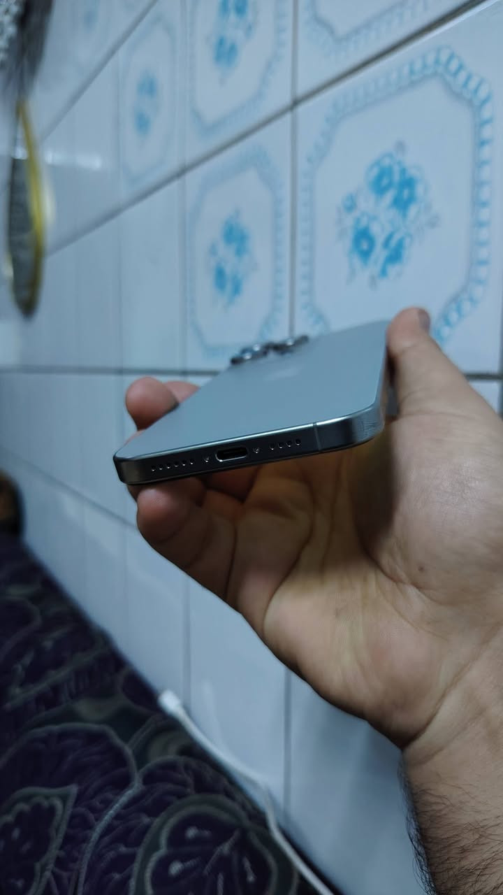 سلام وعليكم 15 برو ماكس الجهاز نضيف حيل زلغ مابي ذاكره 256 وبطاريته 90 بلاد الجهاز فقط مبدل شاشه اصليه فقط الجهاز نموذج ام شرق أوسط سعره 850 وبي مجال المكان بغداد البياع رقم الهاتف ***********
